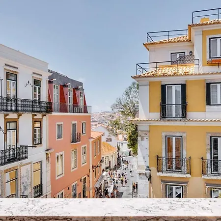 Beautiful Authentic 1bed Near Sao Jorge Castle Lägenhet *