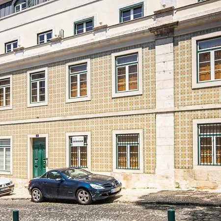 Beautiful Authentic 1bed Near Sao Jorge Castle Lägenhet