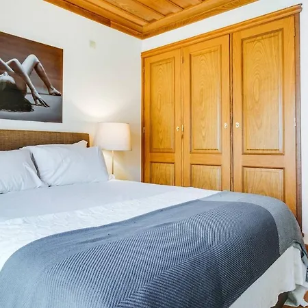 Beautiful Authentic 1bed Near Sao Jorge Castle Lägenhet